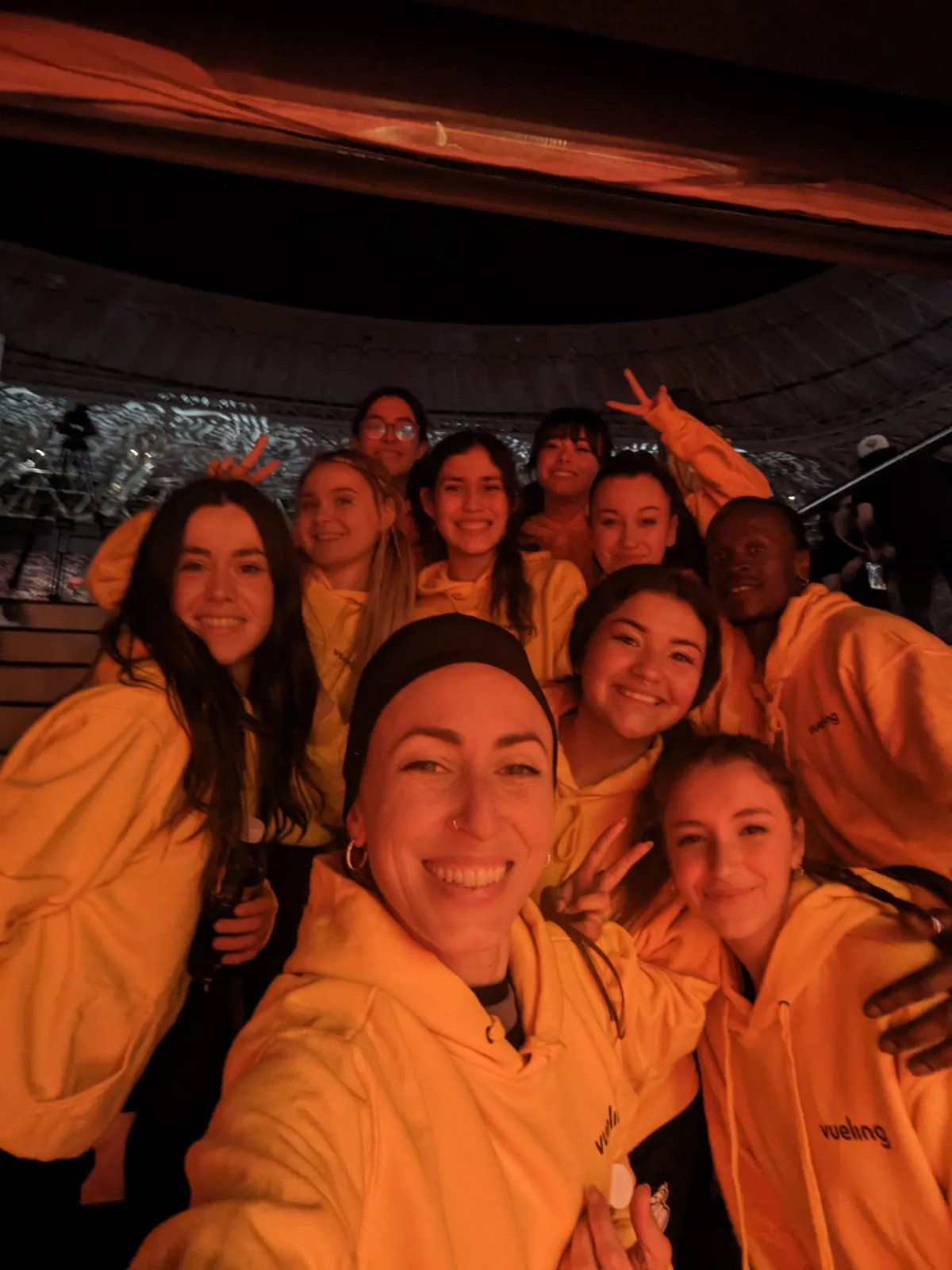 Lydia Rodríguez con el grupo de DENA BILBAO en San Mamés, final de la Copa del Rey 2024